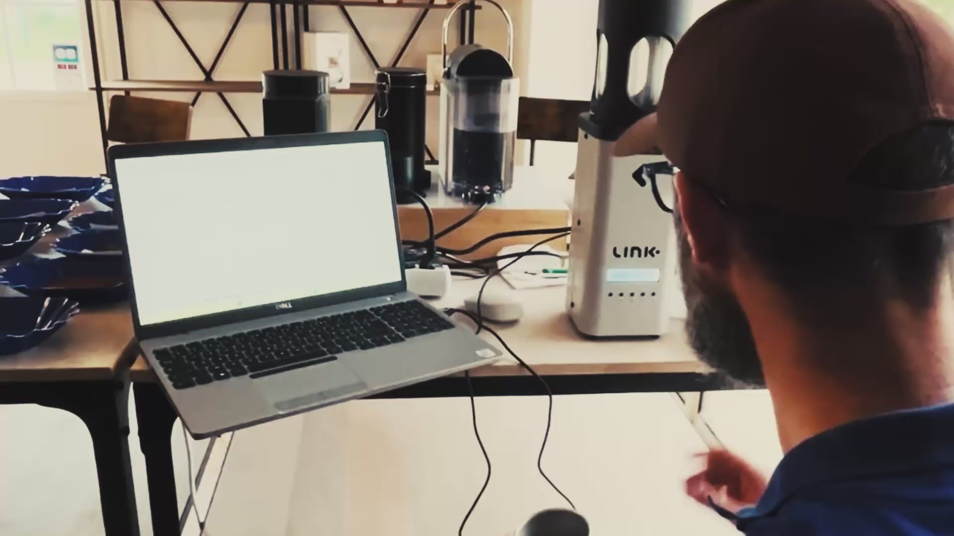 Charger la vidéo : Café Rosco - Torréfacteur artisanal en  Corse - café de spécialité - Du grain à la tasse - la passion du café